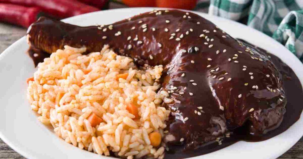 ¿cuántos tipos de guisados con mole con pollo hay en México y por estados.?